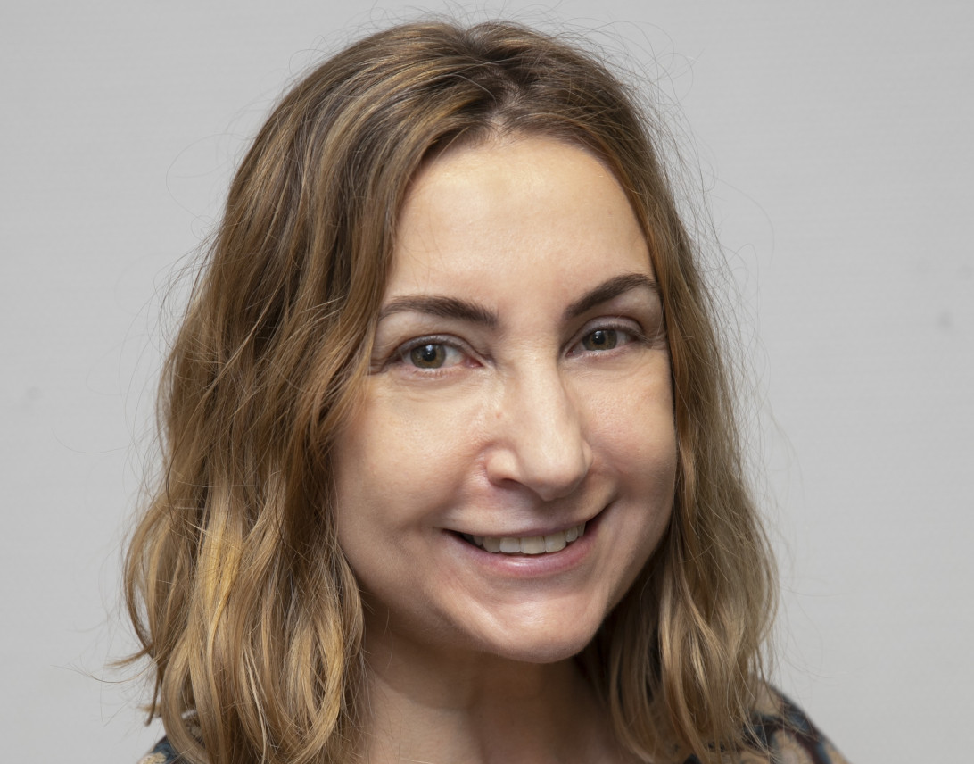 Esta imagen ilustra que: Pilar Fuster és la nova coordinadora del Servei d’Atenció a l’Usuari