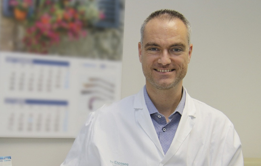 Esta imagen ilustra que: El cirujano torácico de Son Espases, Valerio Perna, ha publicado un artículo científico que demuestra que los resultados de la extirpación de una parte del pulmón son los mismos con independe