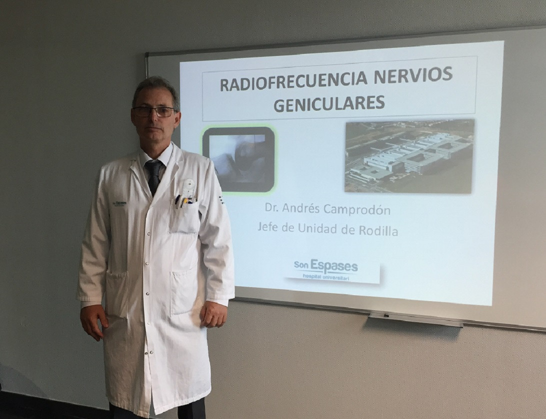 Esta imagen ilustra que: El Servicio de Traumatología aplica una técnica ambulatoria para evitar el dolor crónico de rodilla