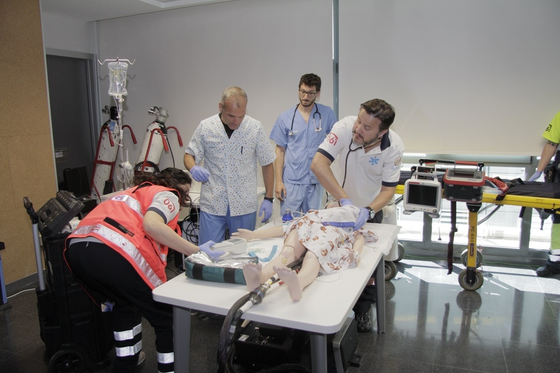 Esta imagen ilustra que: La UCI Pediátrica de Son Espases atiende cada año unos 400 niños muy graves