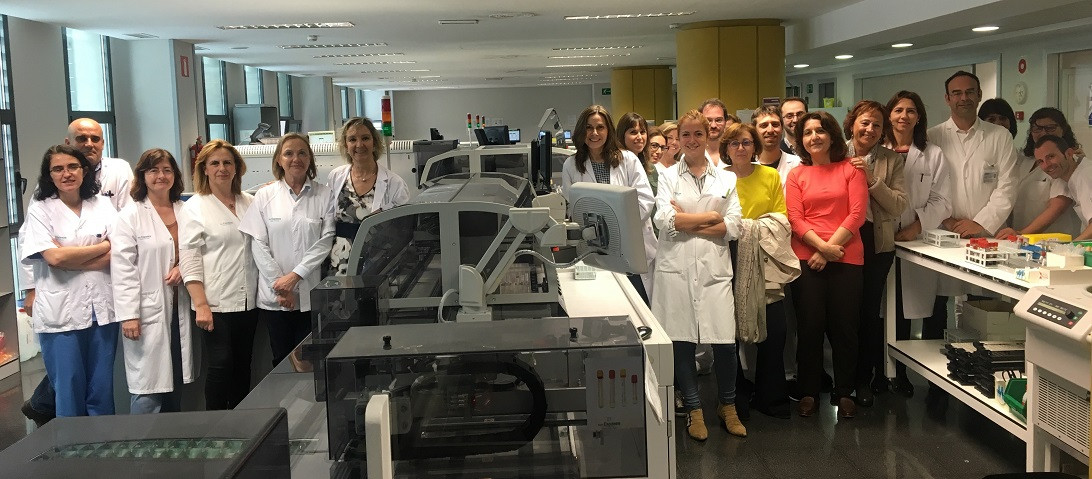 Esta imagen ilustra que: El Servicio de Análisis Clínicos amplía el alcance de la acreditación según la norma UNE-EN ISO 15189:2013