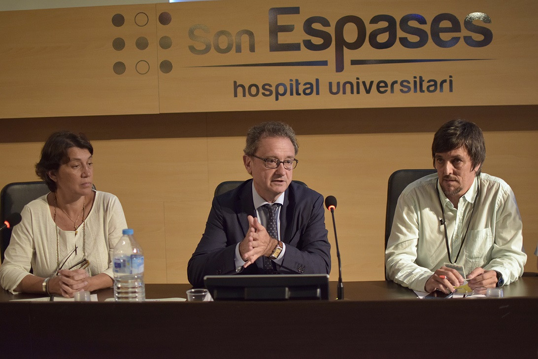 Esta imagen ilustra que: Un centenar de profesionales participan en el primer encuentro de administrativos de la Salud organizado por Son Espases