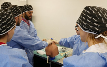 Traumatólogos de Son Espases se forman en nuevas técnicas de cirugía artroscópica de hombro y de rodilla