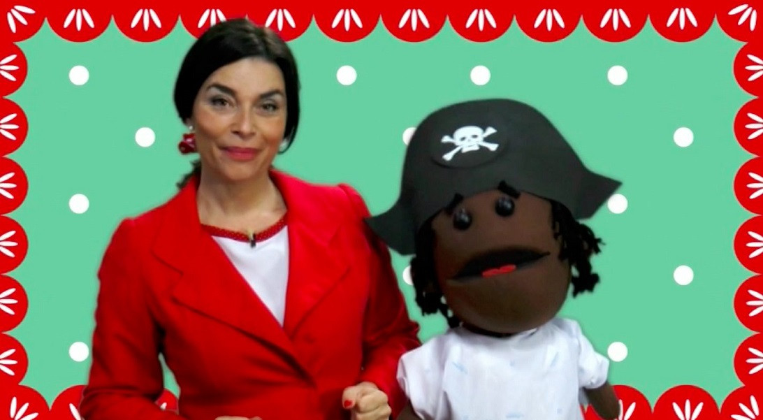 Esta imagen ilustra que: Maria Bimbolles ayuda a los niños de Oncopediatría a comprender su enfermedad y a afrontar los tratamientos