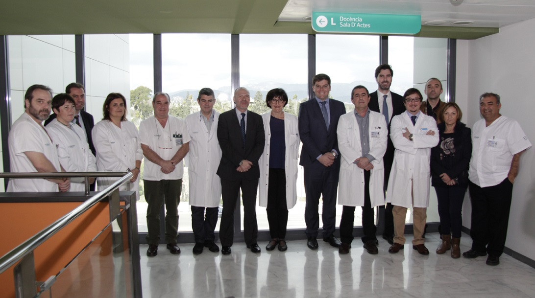 Esta imagen ilustra que: Son Espases implanta una nueva técnica para extraer un trombo a pacientes que sufran un infarto cerebral