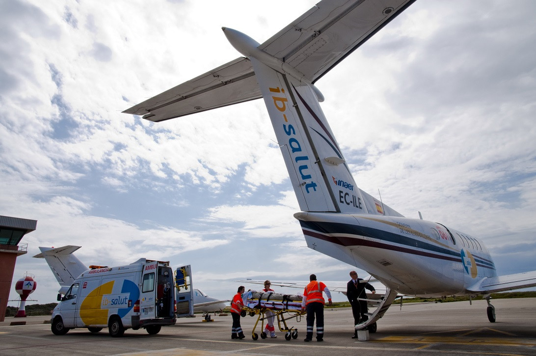 Esta imagen ilustra que: La Unidad de Transporte Pediátrico realizó 91 traslados aéreos y 174 terrestres durante el año 2014