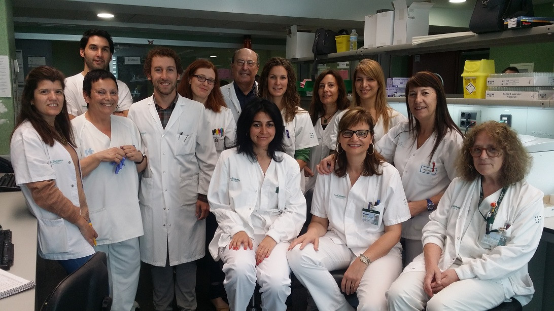 Esta imagen ilustra que: El servei d'Hematologia obté la certificació CAT de qualitat en transfusió de sang, components sanguinis, teràpia cel·lular i tissular