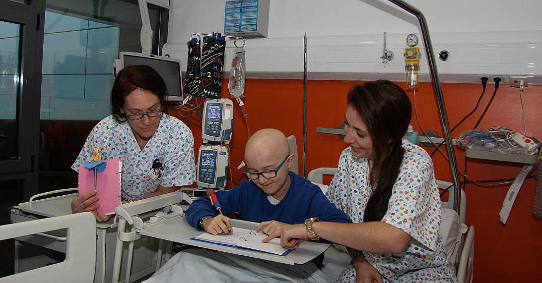 Esta imagen ilustra que:  Amb motiu del Dia Internacional del Càncer Infantil, el 15 de febrer  L'Hospital Universitari Són Espases avança en iniciatives d'humanització com a complement al tractament dels pacients oncològics infantils