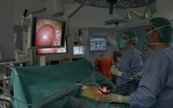 Son Espases aplica una tècnica de cirurgia mínimament invasiva per a les intervencions de fetge i d’extirpació de la vesícula biliar 