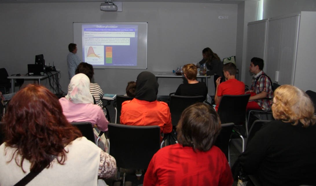 Esta imagen ilustra que: L’Hospital Son Espases organitza un taller per educar els infants amb diabetis sobre els hàbits alimentaris