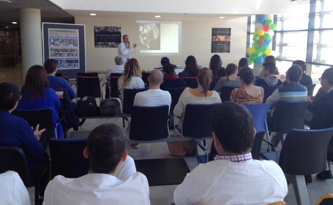 Esta imagen ilustra que: Con motivo del aniversario del descubrimiento de los rayos X El Servicio de Radiología del Hospital celebra una jornada de puertas abiertas para mostrar su tecnología y acercarse a los pacien