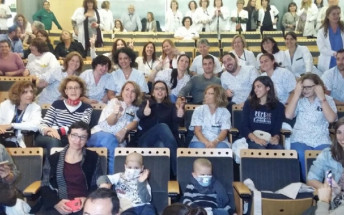 Els nins d’Oncopediatria de l’Hospital i Chenoa enregistren un vídeo, amb la cançó “Hoy sale el Sol”, per plantar cara a la malaltia amb un somriure 