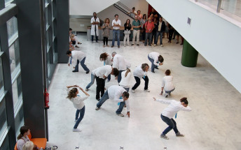 Dormir les hores adequades, fer exercici físic, estar en contacte amb la natura, gaudir de l’exposició solar, una dieta saludable i vincular-se a un grup social, són factors clau en la recuperació de la depressió, segons experts de l'HUSE i la UIB