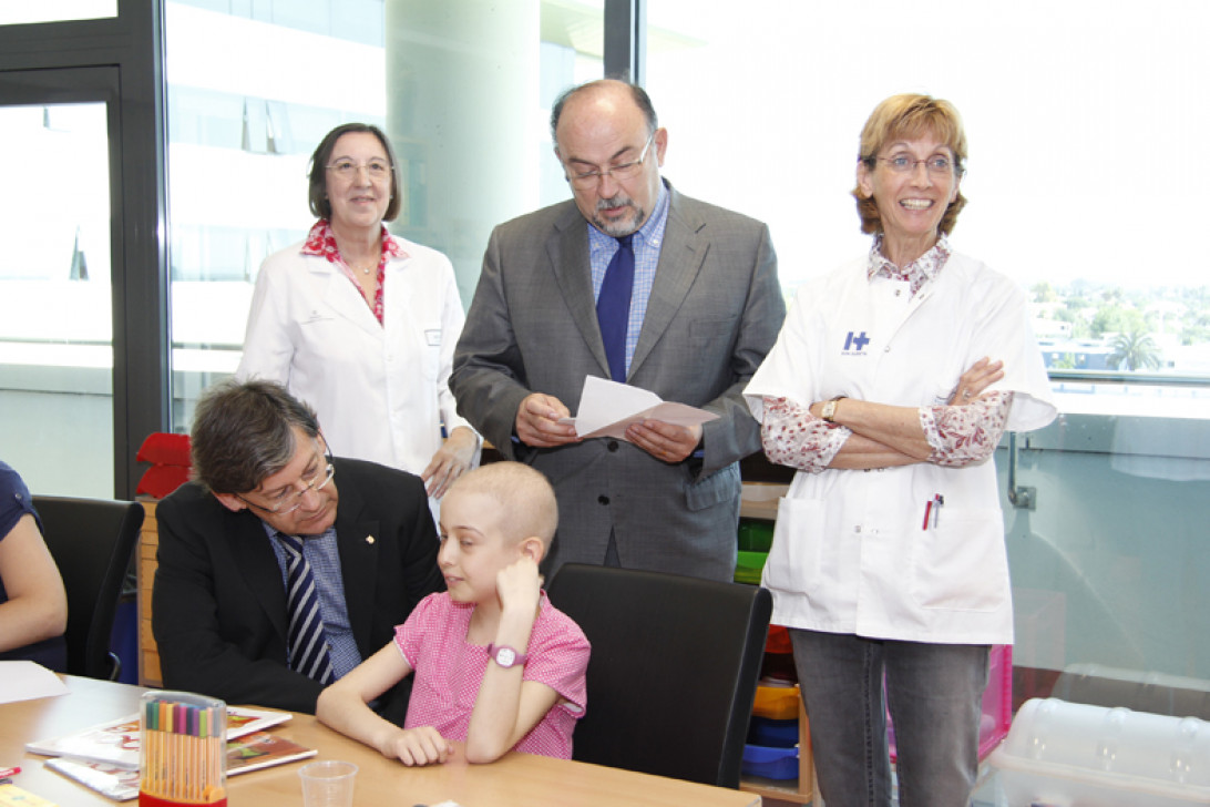 Esta imagen ilustra que: Un total de 103 alumnos pasaron por el aula Hospitalaria de Son Espases durante el curso 09-10
