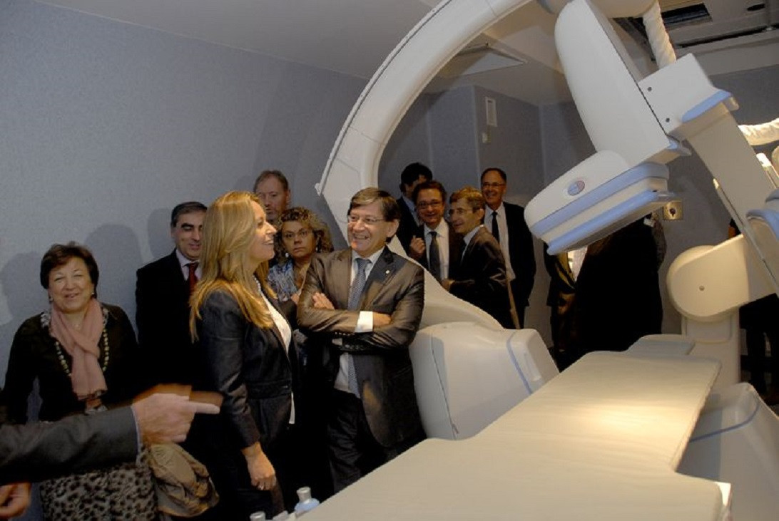 Esta imagen ilustra que: Trinidad Jiménez; “L’Hospital Son Espases és un bon exemple de l’excel•lència del sistema sanitari espanyol”