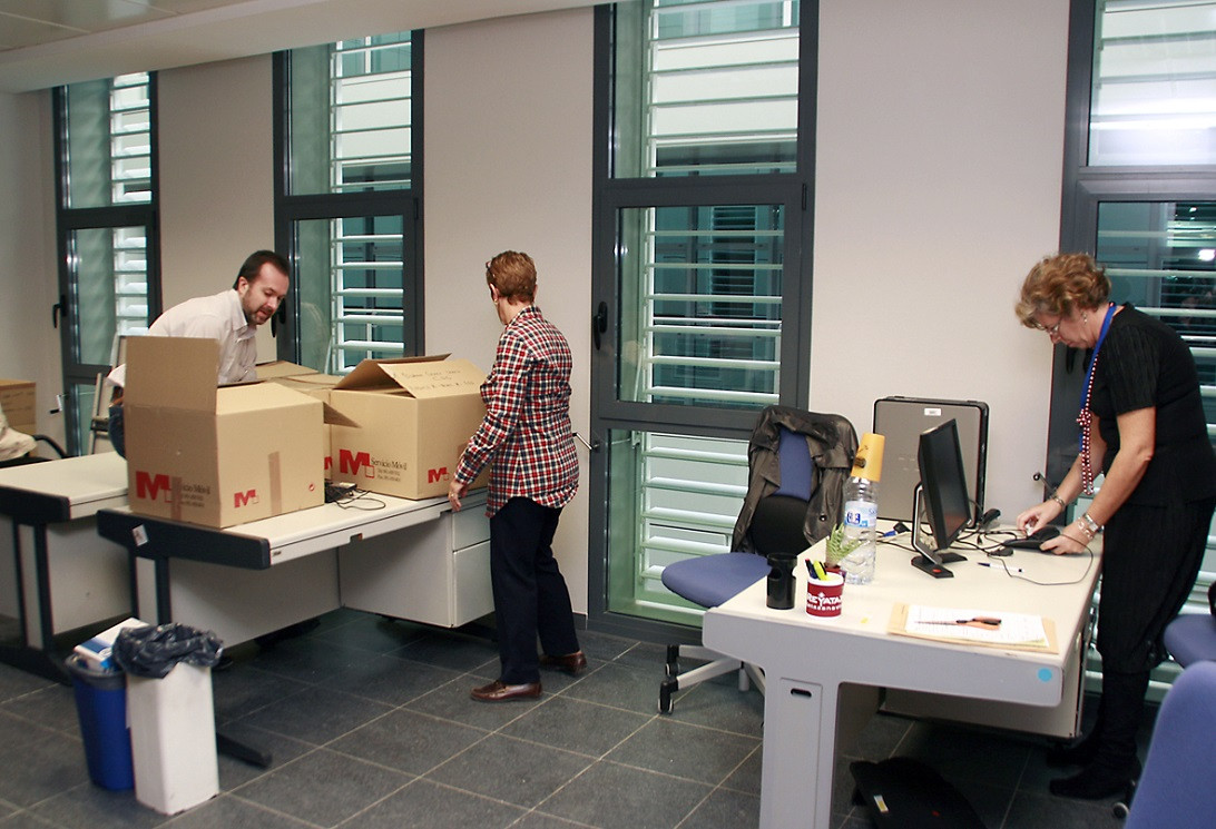 Esta imagen ilustra que: Avui s’inicia el procés d’obertura de l’Hospital Universitari Son Espases amb el trasllat dels primers serveis administratius