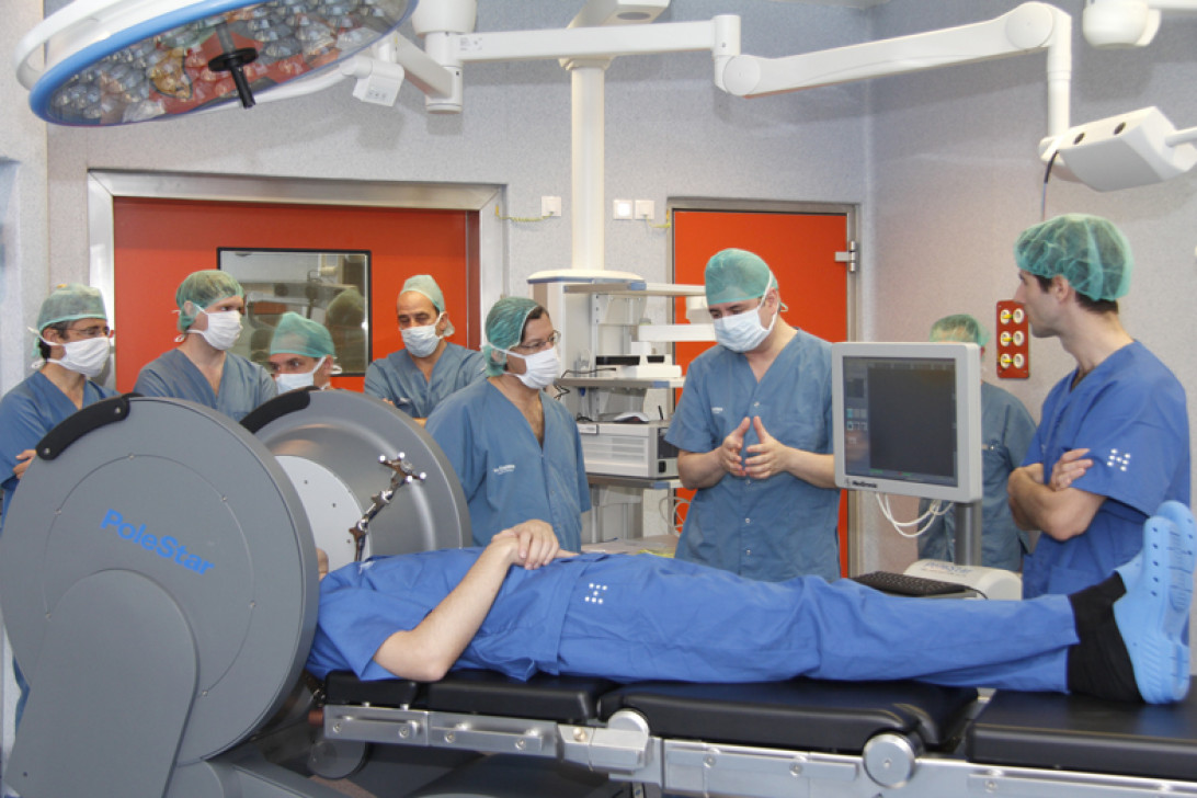 Esta imagen ilustra que: L’Hospital Universitari Son Espases incorpora una ressonància intraoperatòria que augmenta la precisió i la seguretat en cirurgies de tumors cerebrals