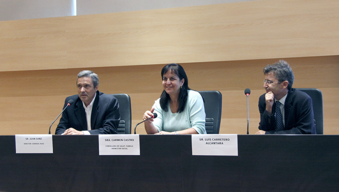 Esta imagen ilustra que: La consellera Castro presenta el nou director general de Son Espases, Juan Sanz, als professionals de l’Hospital