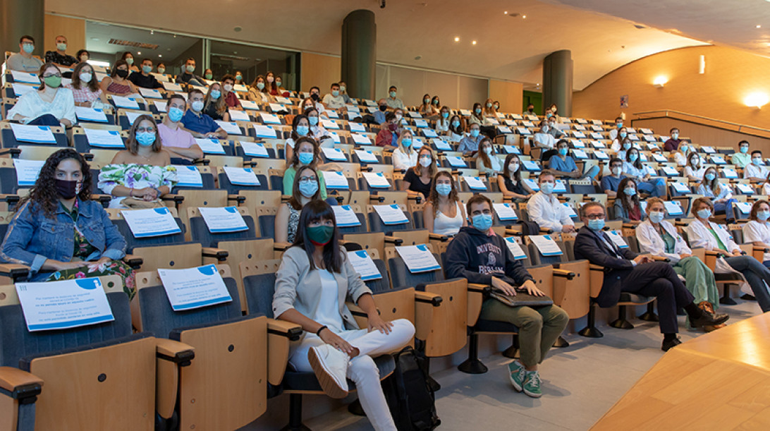 Esta imagen ilustra que: 58 residentes empiezan la formación especializada en el Hospital Universitario Son Espases