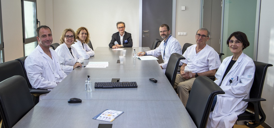 Esta imagen ilustra que: Els doctors Gabriel Pizà i Ana Maria Cardona, nous caps de secció dels serveis de Cirurgia Ortopèdica i Traumatologia Infantil i d’Oftalmologia