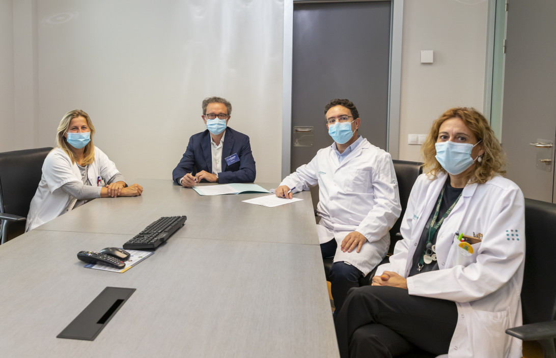 Esta imagen ilustra que: El Dr. Gabriel Matheu, nuevo jefe del Servicio de Anatomía Patológica