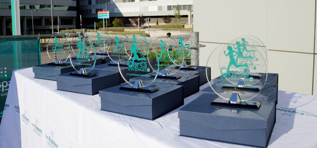 Esta imagen ilustra que: 300 corredores participan en la Cuarta Cursa Son Espases