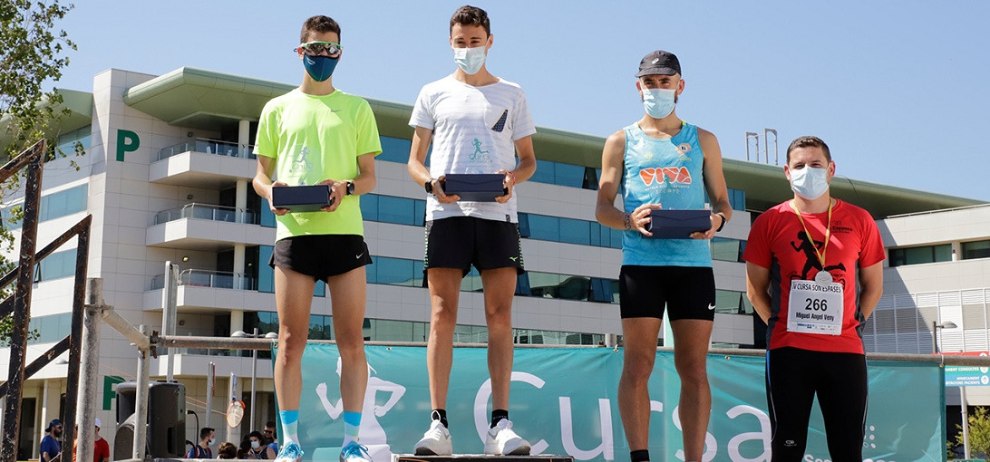 Esta imagen ilustra que: 300 corredores participan en la Cuarta Cursa Son Espases