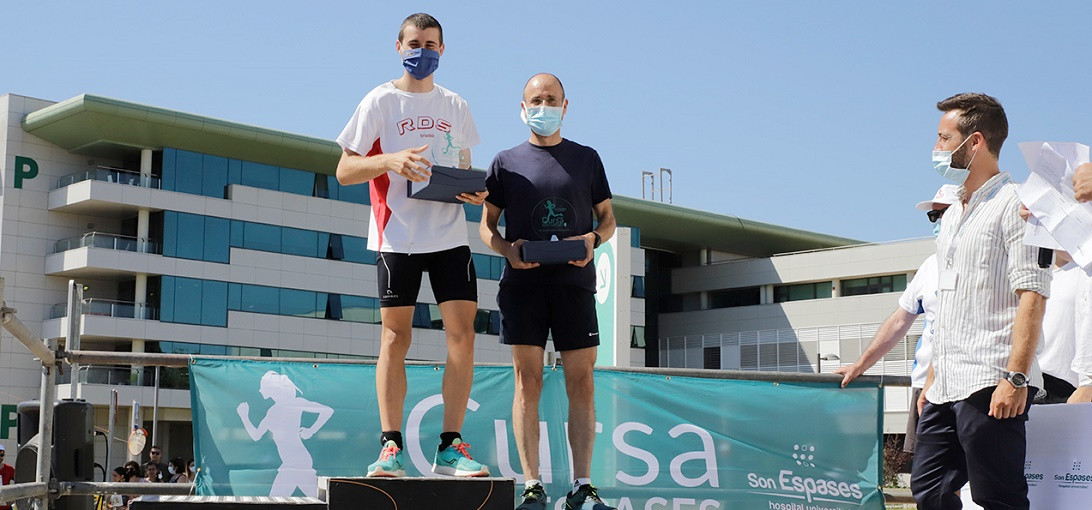 Esta imagen ilustra que: 300 corredores participan en la Cuarta Cursa Son Espases