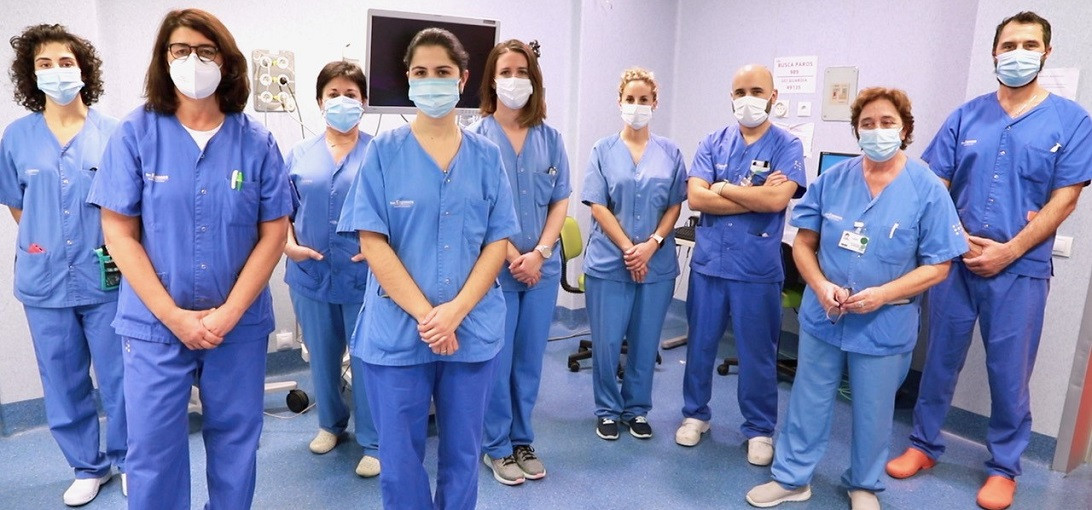 Esta imagen ilustra que: El Servei d’Aparell Digestiu edita vídeos explicatius per ajudar als pacients a preparar-se correctament abans d’una colonoscòpia