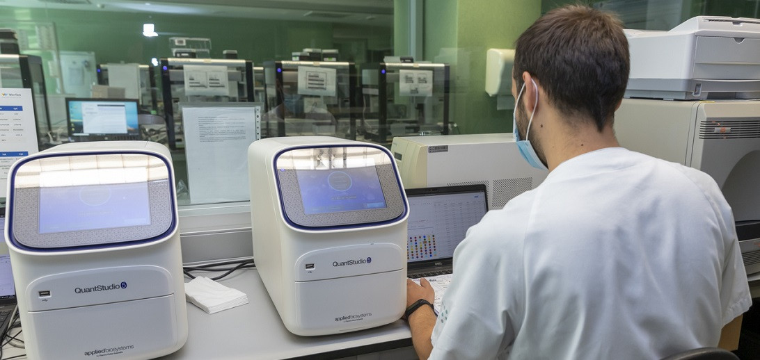 Esta imagen ilustra que: Son Espases disposa d’una nova tècnica de PCR per detectar les variants de preocupació del SARS-CoV-2 