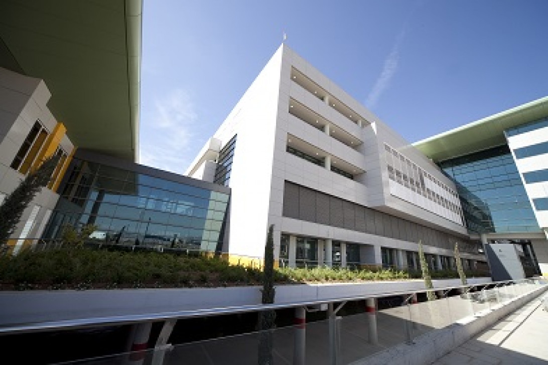 Esta imagen ilustra que: Son Espases reorganiza la actividad del Hospital debido al aumento de la presión asistencial por la pandemia