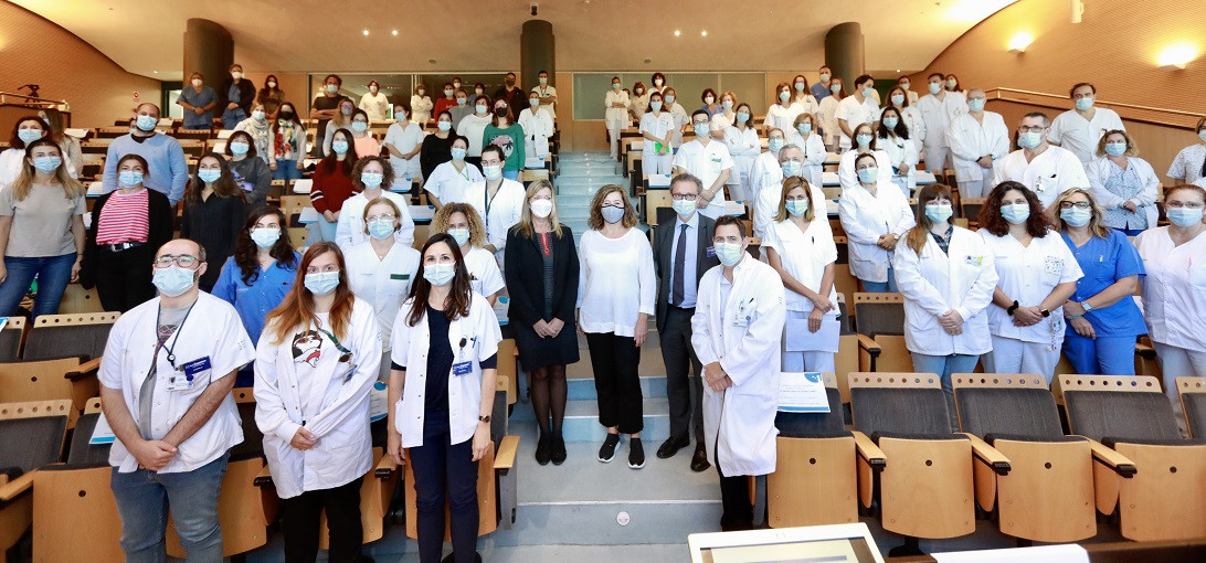 Esta imagen ilustra que: El Hospital Universitario Son Espases fideliza 479 enfermeros que han obtenido una plaza fija