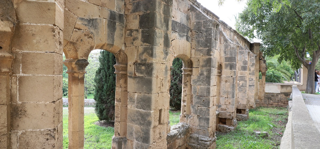 Esta imagen ilustra que: El Consell de Govern autoriza el proyecto para las intervenciones de urbanización del parque sanitario Buenos Aires