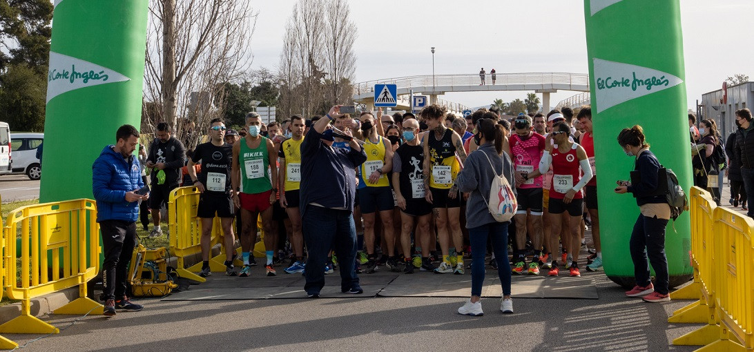 Esta imagen ilustra que: 420 corredores participan en la Quinta Cursa Son Espases