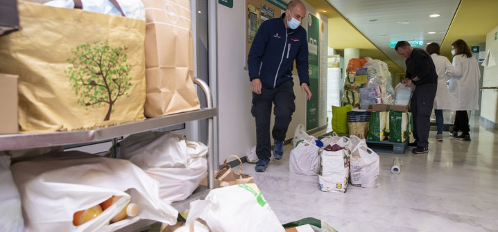 Son Espases recoge más de tres toneladas de alimentos y de productos de primera necesidad para el pueblo ucraniano