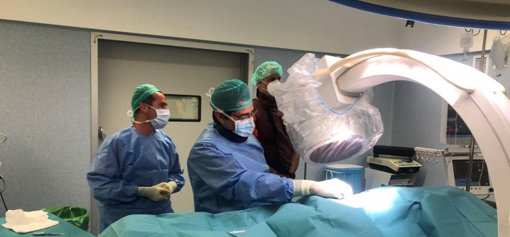 La Unidad del Dolor implanta una técnica pionera en Balears para tratar el dolor producido por una hernia discal