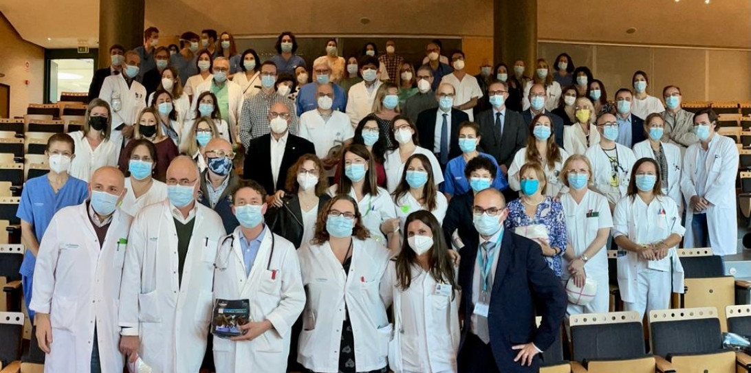 Esta imagen ilustra que: El Servicio de Cirugía Cardíaca de Son Espases ha realizado 10.200 procedimentos en los veinte años de actividad