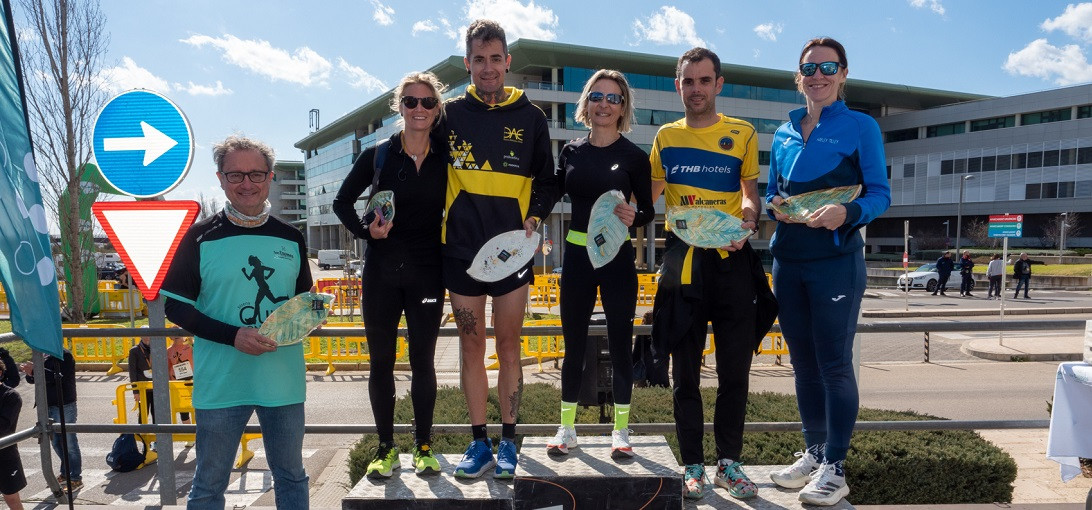 Esta imagen ilustra que: 451 corredors participen a sisena Cursa Son espases