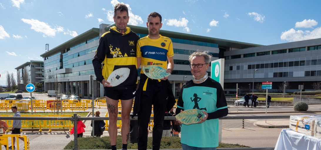 Esta imagen ilustra que: 451 corredors participen a sisena Cursa Son espases