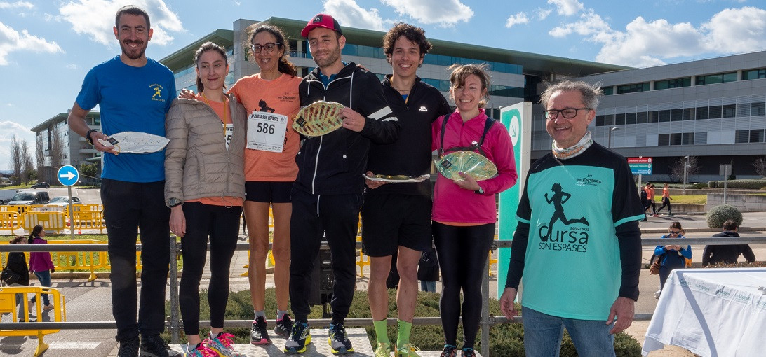 Esta imagen ilustra que: 451 corredors participen a sisena Cursa Son espases