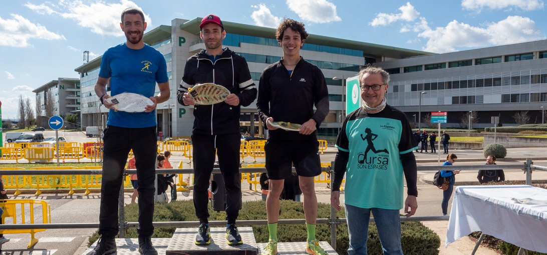 Esta imagen ilustra que: 451 corredors participen a sisena Cursa Son espases