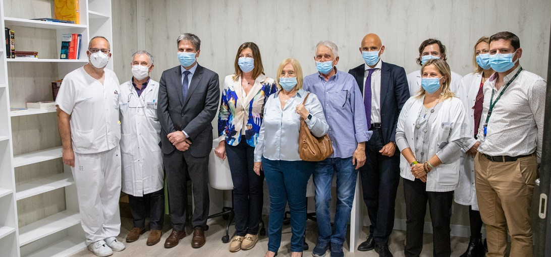 Esta imagen ilustra que: El Hospital Universitario Son Espases adapta una sala para pacientes adolescentes con cáncer