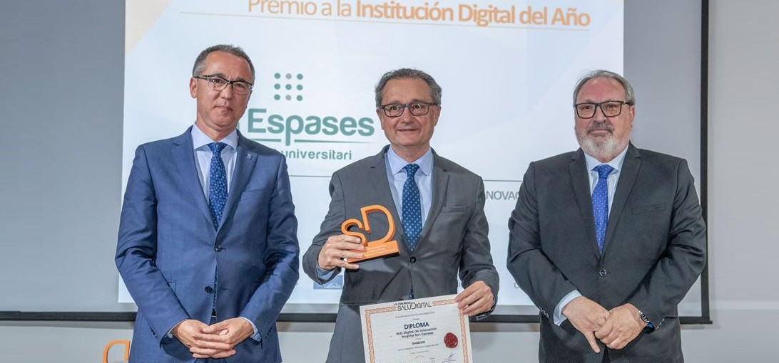 Esta imagen ilustra que: Grupo Mediforum galardona Son Espases por su apuesta por la innovación en los VII Premios SaluDigital
