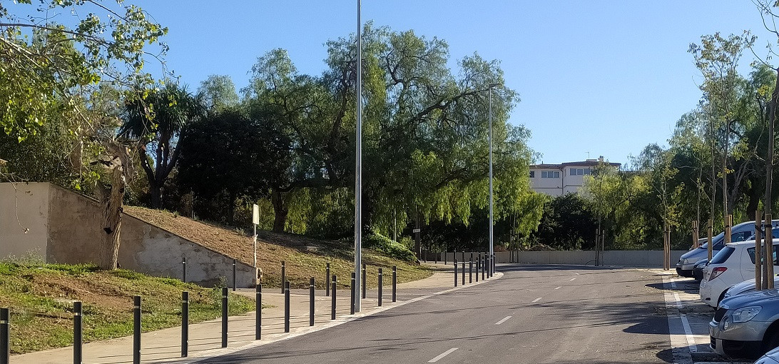 Esta imagen ilustra que: Se reabre la circulación de vehículos y el acceso al recinto del Hospital Psiquiátrico 