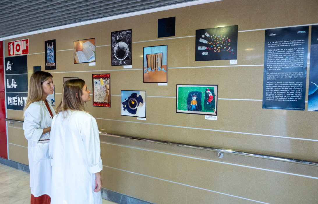 Esta imagen ilustra que: Son Espases inaugura la exposición «Un clic a la mente» con fotografías de jóvenes que expresan sus emociones y pensamientos sobre la salud mental