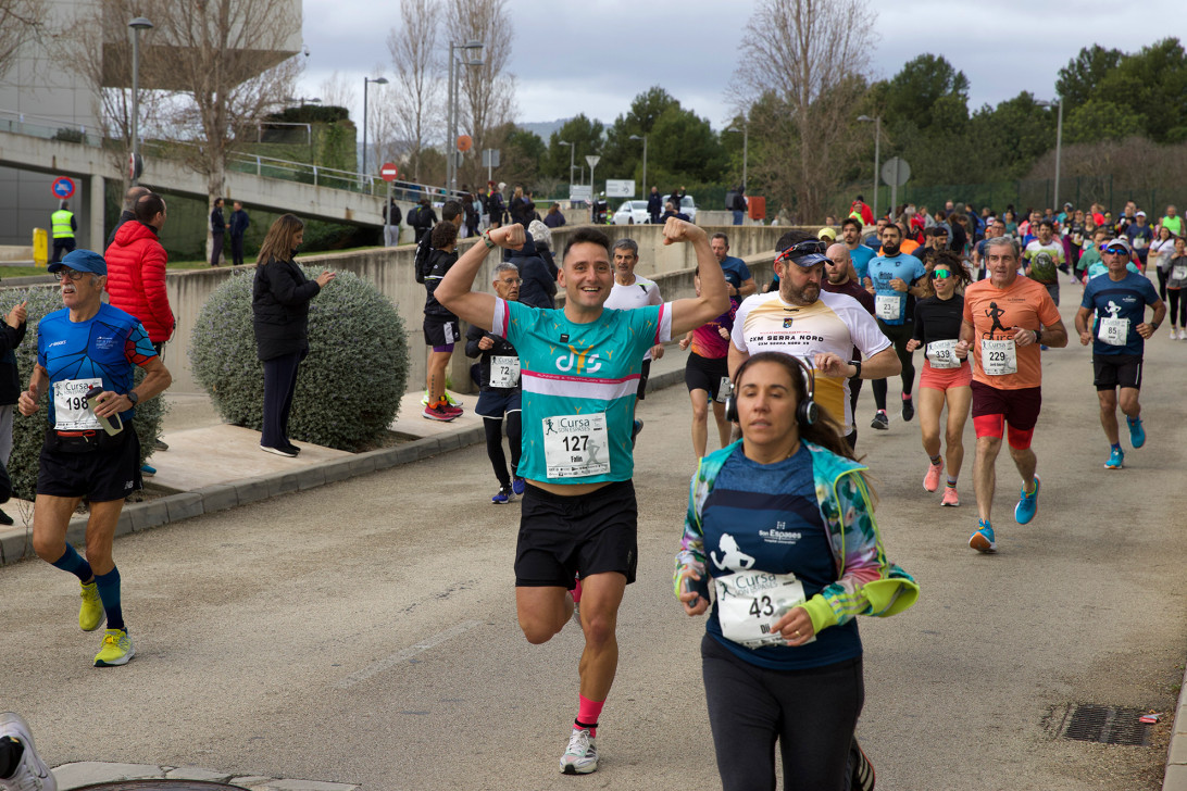 Esta imagen ilustra que: 657 corredores participan en la VII Carrera Son Espases