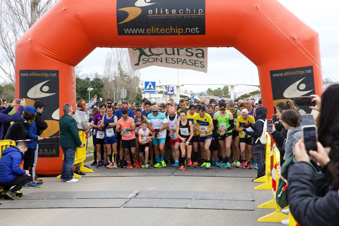 Esta imagen ilustra que: 657 corredores participan en la VII Carrera Son Espases
