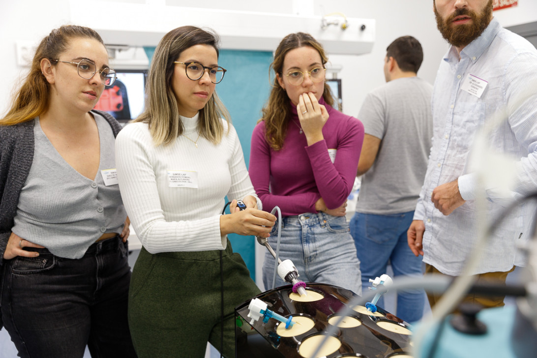 Esta imagen ilustra que: Setmana de simulació de cirurgia laparoscòpica per a tots els residents de Mallorca