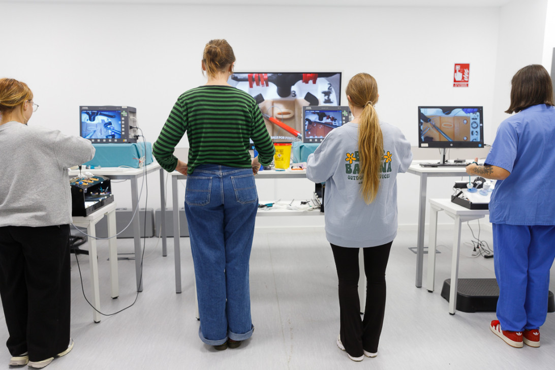 Esta imagen ilustra que: Setmana de simulació de cirurgia laparoscòpica per a tots els residents de Mallorca