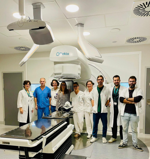 Esta imagen ilustra que: Son Espases fa la primera radiocirurgia estereotàctica a una pacient amb una lesió cerebral